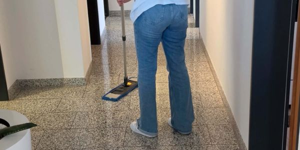 HOCH3 Gebäudemanagement Hannover Döhren, Unsere Leistungen (B2B), Treppenhausreinigung